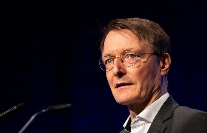 350 000 Menschen sterben hierzulande jedes Jahr an Herz-Kreislauf-Erkrankungen. Karl Lauerbach will das ändern.<span class='image-autor'>Foto: dpa/Lando Hass</span>