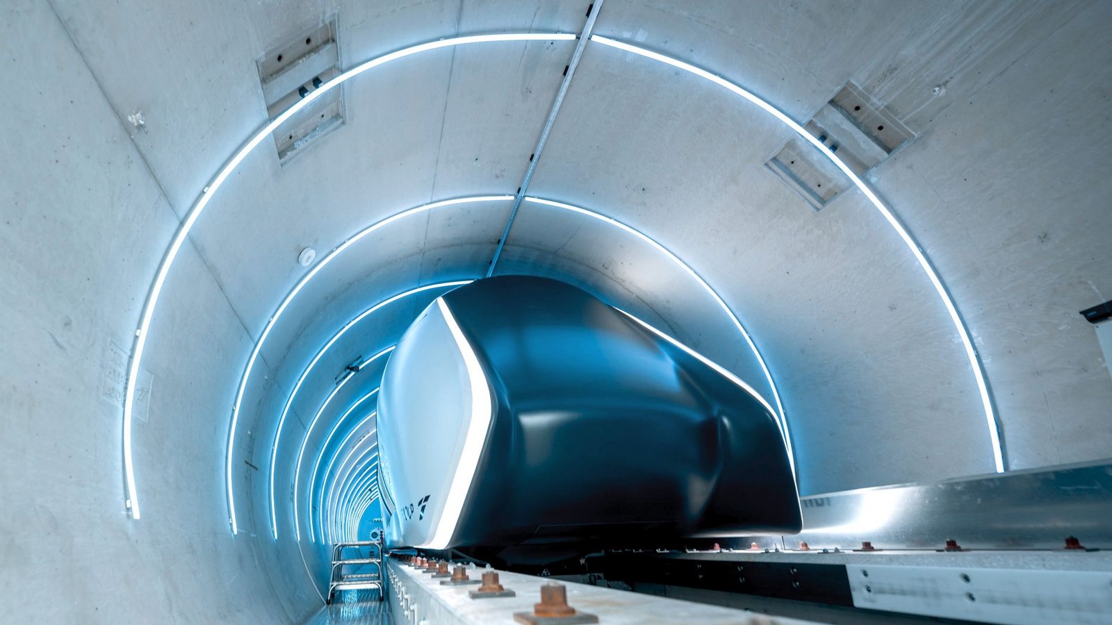 Die Hyperloop-Teststrecke der Technischen Universität München (TUM) umfasst eine 24 Meter lange Vakuumröhre aus Beton und ein Passagierfahrzeug in Originalgröße.Foto: dpa/Peter Kneffel
