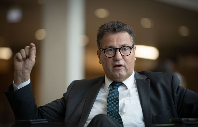Landwirtschaftsminister Peter Hauk (CDU) im Landtag im Gespräch mit unserer Zeitung.<span class='image-autor'>Foto: Lichtgut/Leif Piechowski/Leif Piechowski</span>