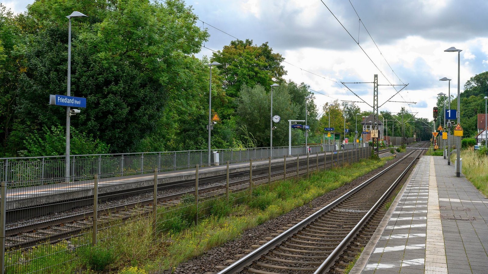 An diesem Bahnhof kam das Mädchen ums Leben.Foto: Swen Pförtner/dpa