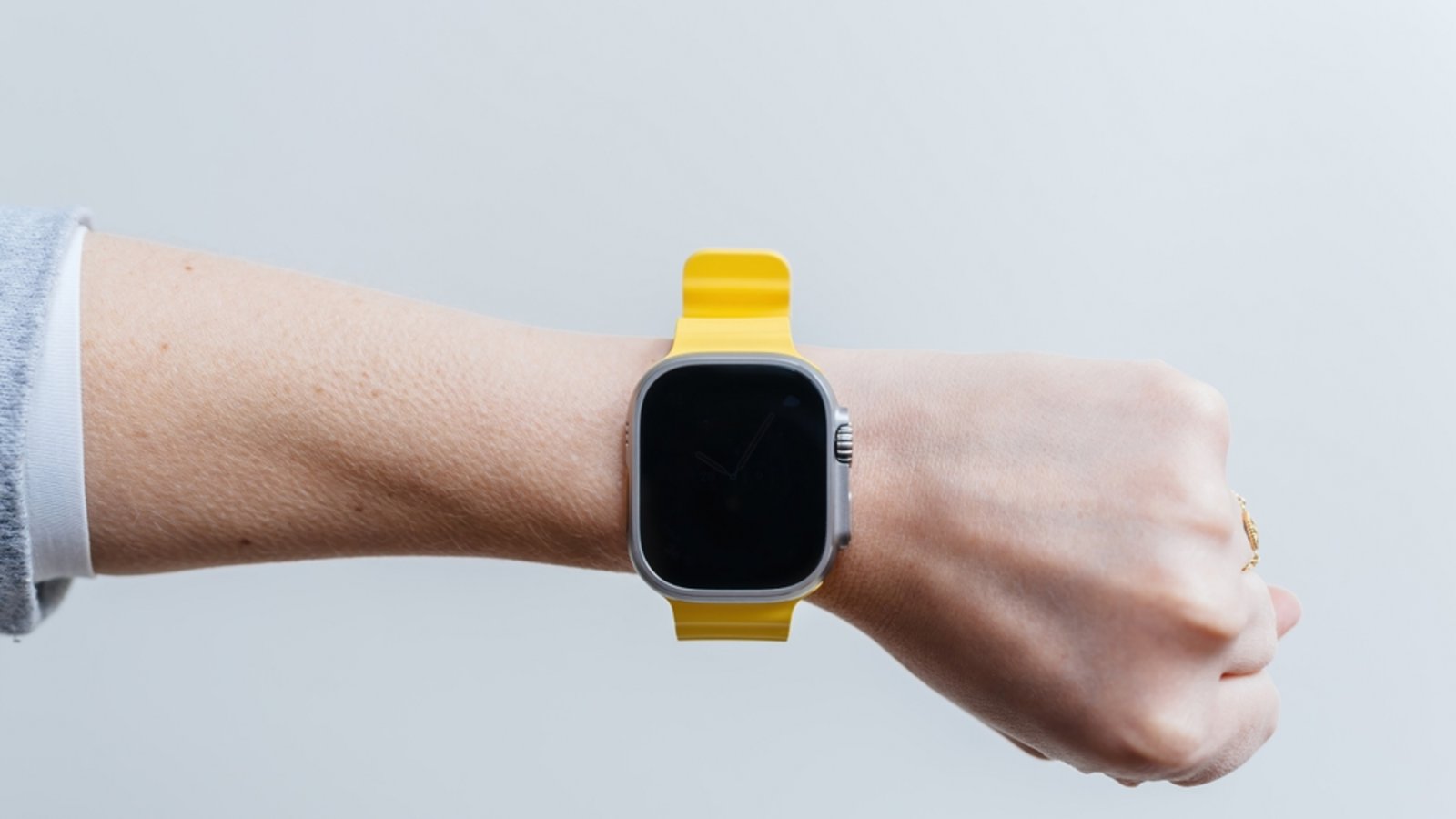 So bringen Sie das Armband wieder zum Glänzen.Foto: Hadrian / shutterstock.com So bringen Sie das Armband wieder zum Glänzen.Foto: Hadrian / shutterstock.com