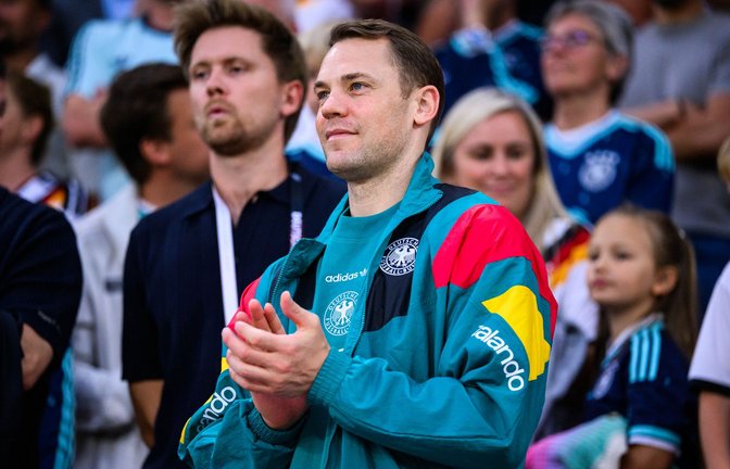 Manuel Neuer schaut beim Testspiel der DFB-Elf zu. (Archivbild)<span class='image-autor'>Foto: Tom Weller/dpa</span>