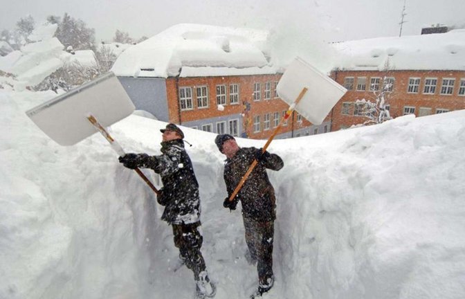 Mit schweren Schneestürmen und meterhohen Schneeverwehungen setzte zum Jahreswechsel 1978/79 in Norddeutschland ein Katastrophenwinter ein.<span class='image-autor'>Foto: d/a</span>