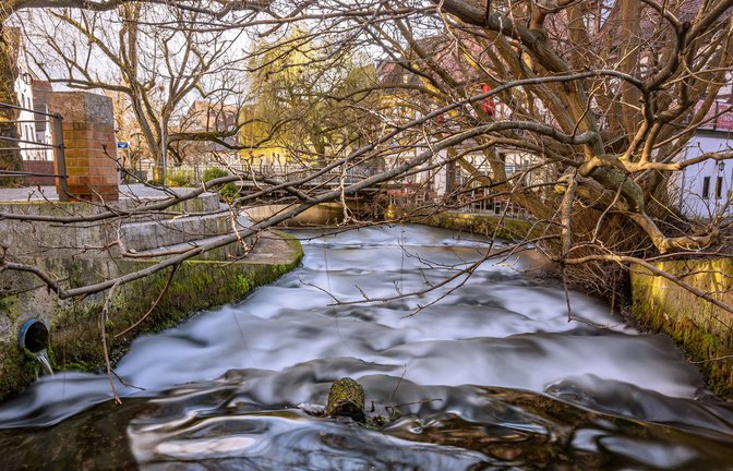 Die Leiche wurde im Fluss Blau in Ulm entdeckt. (Archivbild)<span class='image-autor'>Foto: IMAGO/CHROMORANGE/IMAGO/Michael Naegele</span>