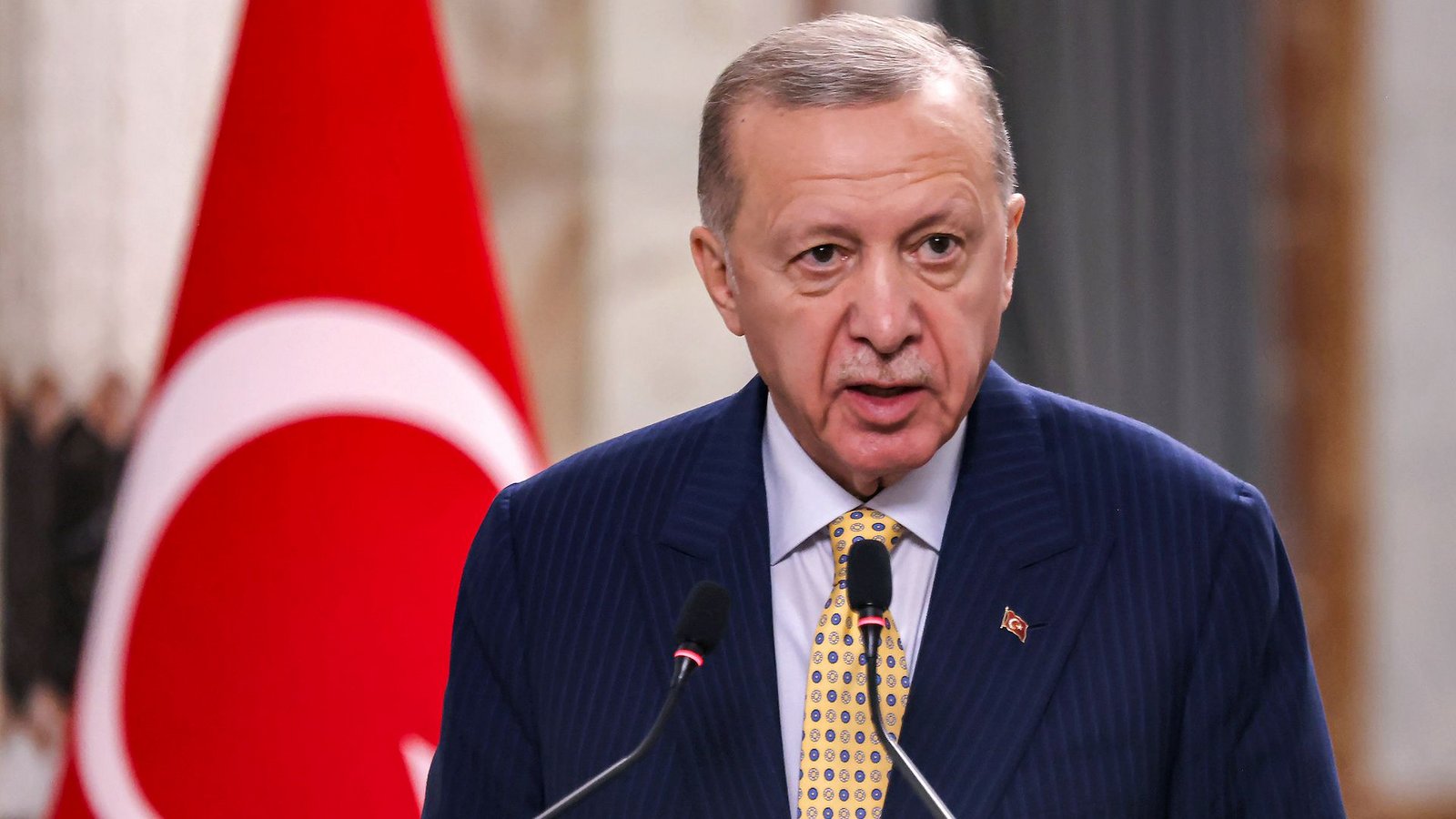 Der türkische Präsident Recep Tayyip Erdogan wirft dem Westen vor, seine eigenen Werte zu missachten, wenn es um den Gaza-Krieg geht.Foto: AHMAD AL-RUBAYE/AFP Pool via AP/dpa