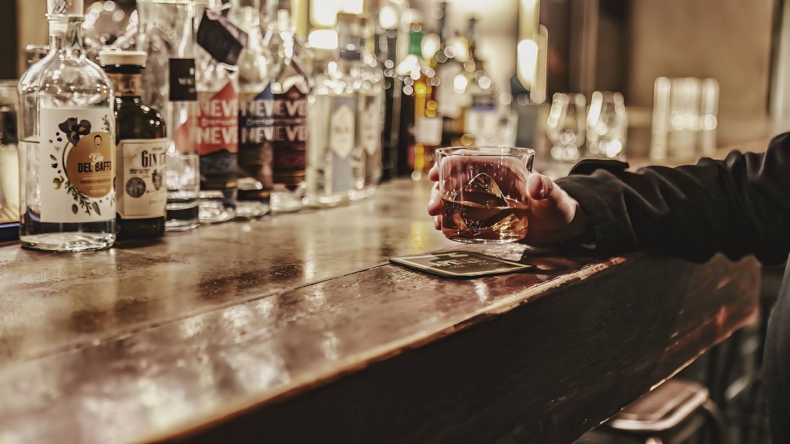 Vor allem jüngere Menschen greifen seltener zum Alkohol.Foto: imago/Filippo Carlot Vor allem jüngere Menschen greifen seltener zum Alkohol.Foto: imago/Filippo Carlot