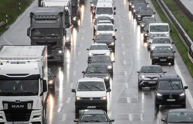 Auch auf den Autobahnen rund um Stuttgart soll es Staus geben. (Symbolbild)<span class='image-autor'>Foto: dpa/Christoph Schmidt</span>
