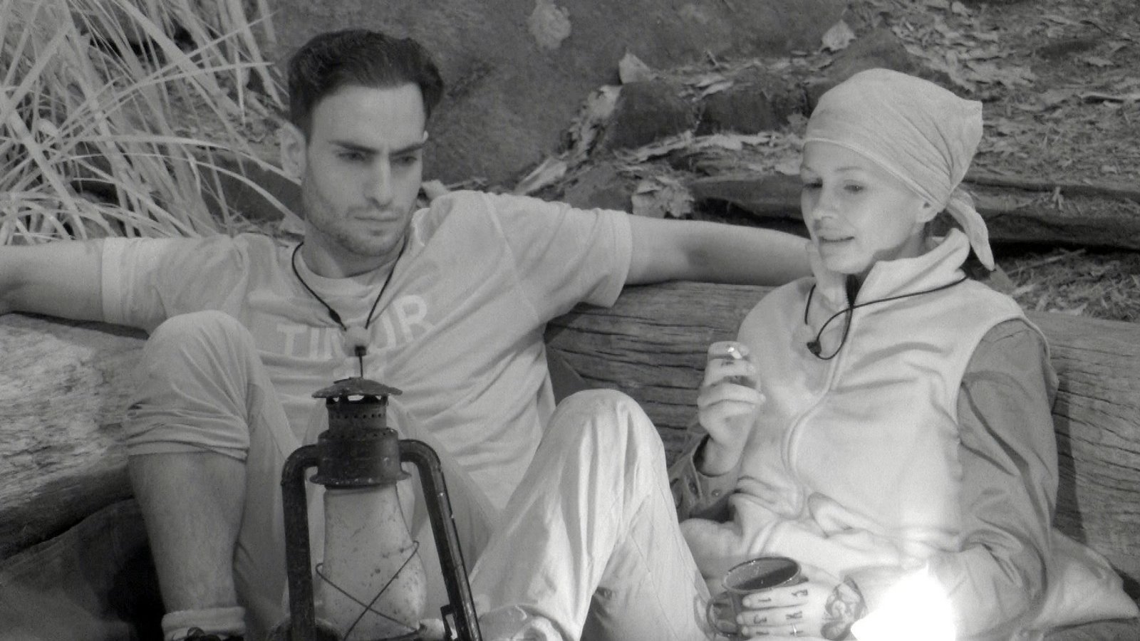Timur und Edith verstehen sich bei ihrer Nachtwache gut.Foto: RTL/Folge 18_014 Timur und Edith verstehen sich bei ihrer Nachtwache gut.Foto: RTL/Folge 18_014