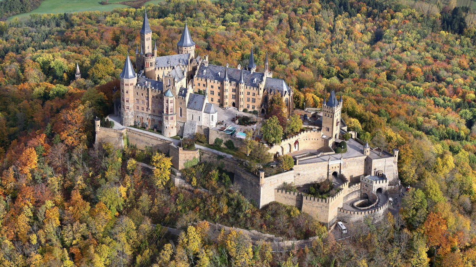 Der Stammsitz der Hohenzollern ist bis heute auf der Schwäbischen Alb. Die Burg wird von Georg Friedrich gemanagt.Foto: dpa Der Stammsitz der Hohenzollern ist bis heute auf der Schwäbischen Alb. Die Burg wird von Georg Friedrich gemanagt.Foto: dpa
