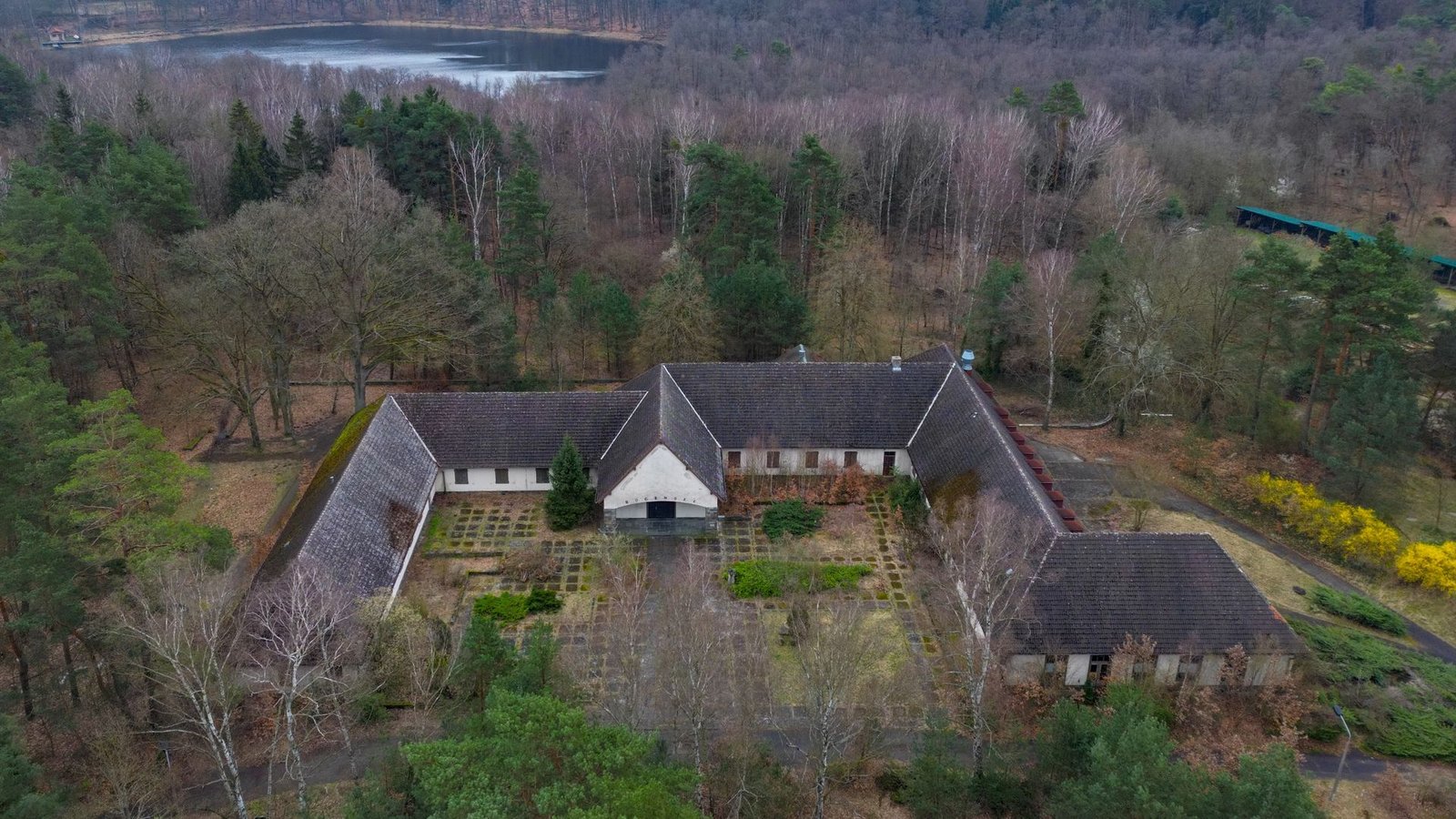 Die ehemalige Villa von Reichpropaganda-Minister Joseph Goebbels auf dem Areal am Bogensee,Foto: Patrick Pleul/dpa