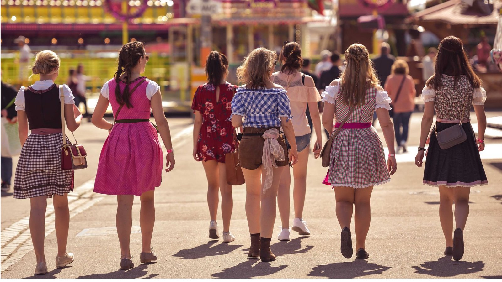Junge Besucherinnen auf dem Stuttgarter Frühlingsfest: Der Alkoholkonsum von Jugendlichen und jungen Erwachsenen geht seit Jahren zurück.Foto: Lichtgut/Max Kovalenk/o Junge Besucherinnen auf dem Stuttgarter Frühlingsfest: Der Alkoholkonsum von Jugendlichen und jungen Erwachsenen geht seit Jahren zurück.Foto: Lichtgut/Max Kovalenk/o