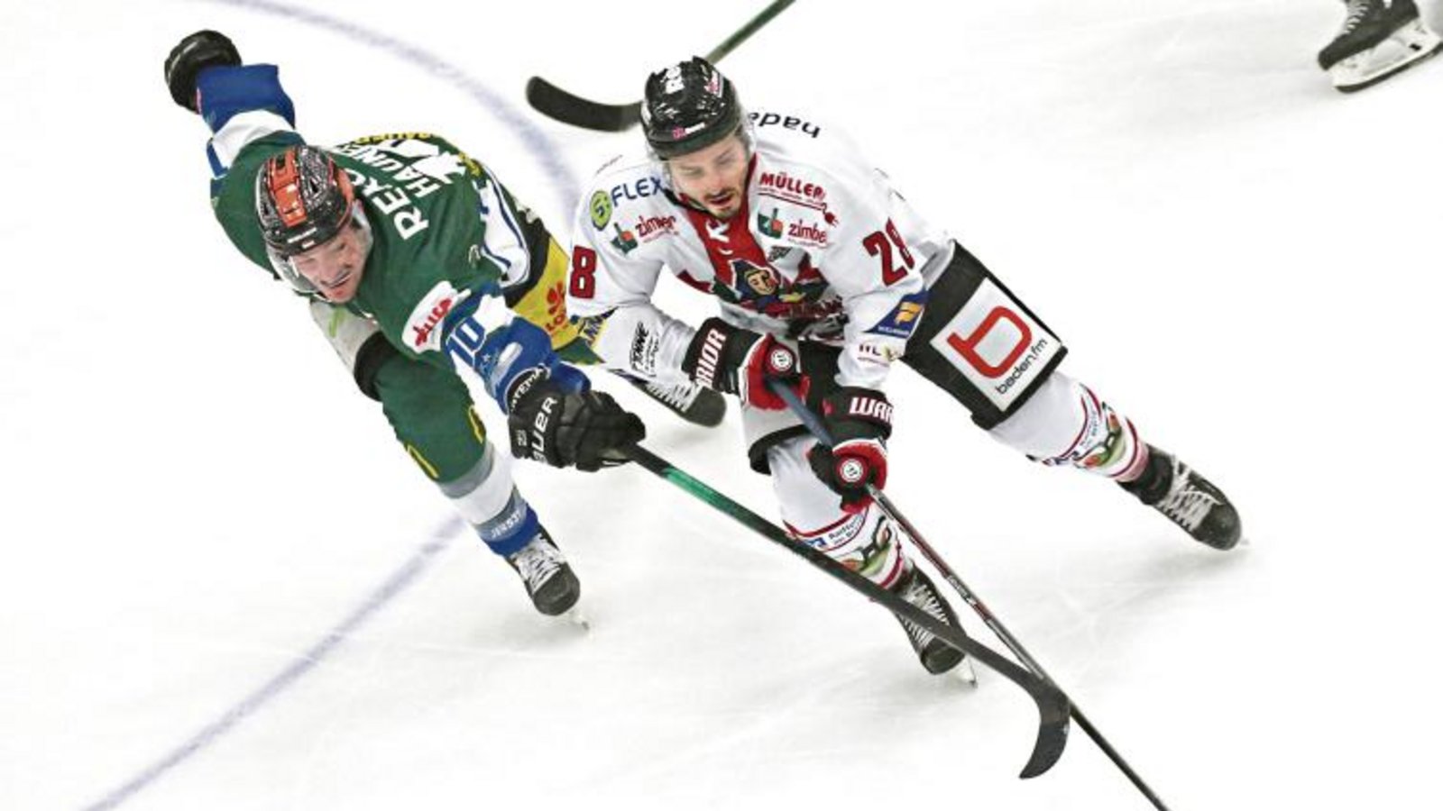 Eishockey wird immer an der Leistungsgrenze gespielt – wie beispielsweise beim Sprintduell zwischen Bietigheims Norman Hauner (links) und Freiburgs Jordan George. Foto: Baumann Eishockey wird immer an der Leistungsgrenze gespielt – wie beispielsweise beim Sprintduell zwischen Bietigheims Norman Hauner (links) und Freiburgs Jordan George. Foto: Baumann