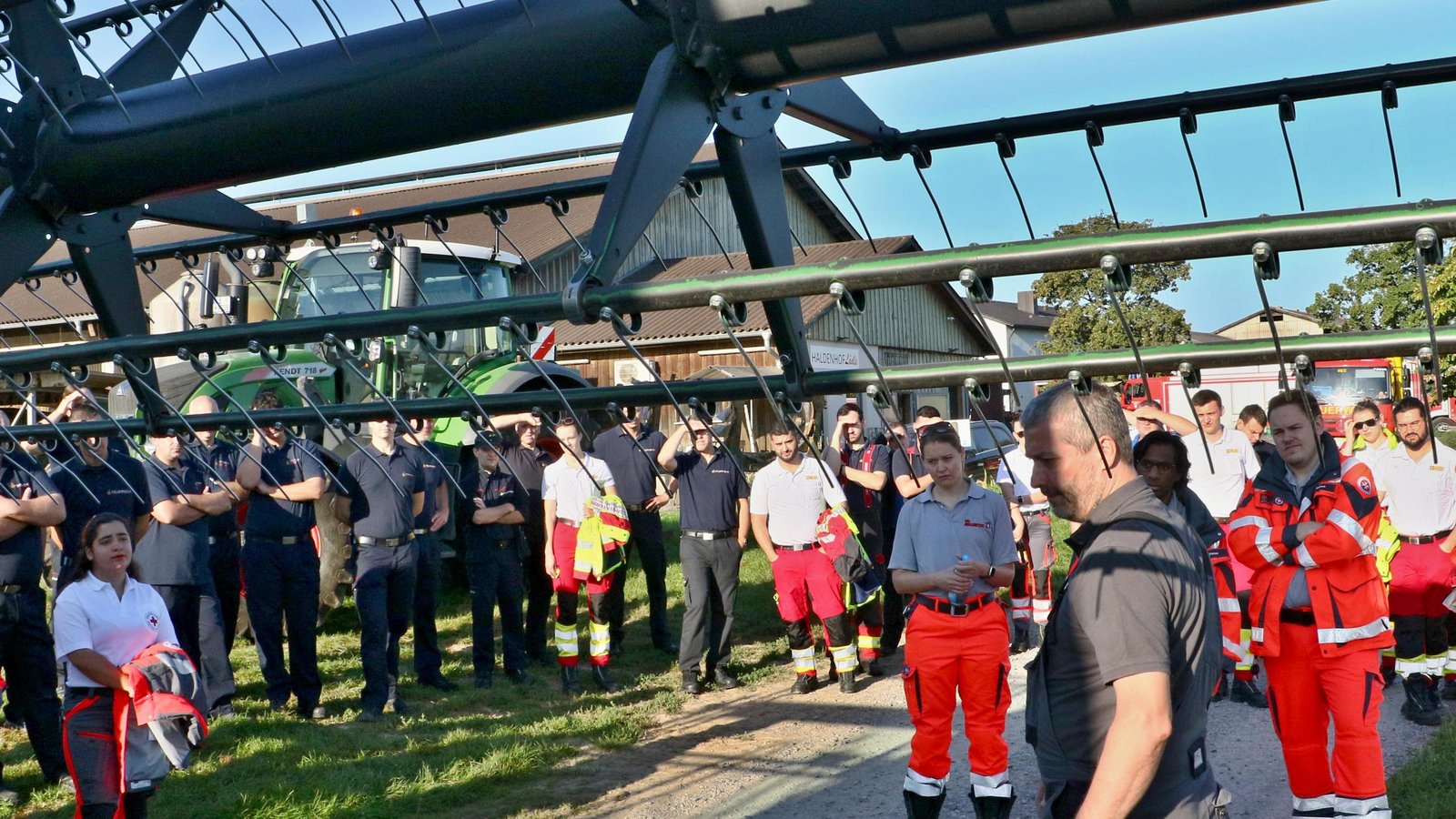 Einzigartig im württembergischen Landesteil ist der Landmaschinen-Lehrgang für Feuerwehrleute und dem Rettungsdienst. Fotos: Rometsch/Feuerwehr Korntal-Münchingen Einzigartig im württembergischen Landesteil ist der Landmaschinen-Lehrgang für Feuerwehrleute und dem Rettungsdienst. Fotos: Rometsch/Feuerwehr Korntal-Münchingen