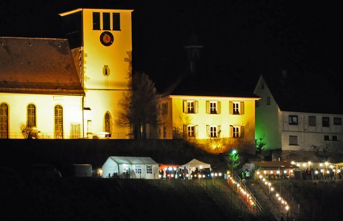 Lichterglanz: Kirche und Panoramaweg in Hohenhaslach. Foto: p