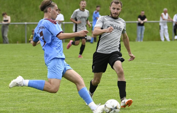 Fairplay-Sieger: Der SV Illingen II (links Darijan Brekalo) wird in der Kreisliga B 8 Vizemeister und steht in der Fairness-Wertung ganz oben. <span class='image-autor'>Foto: Leitner</span>