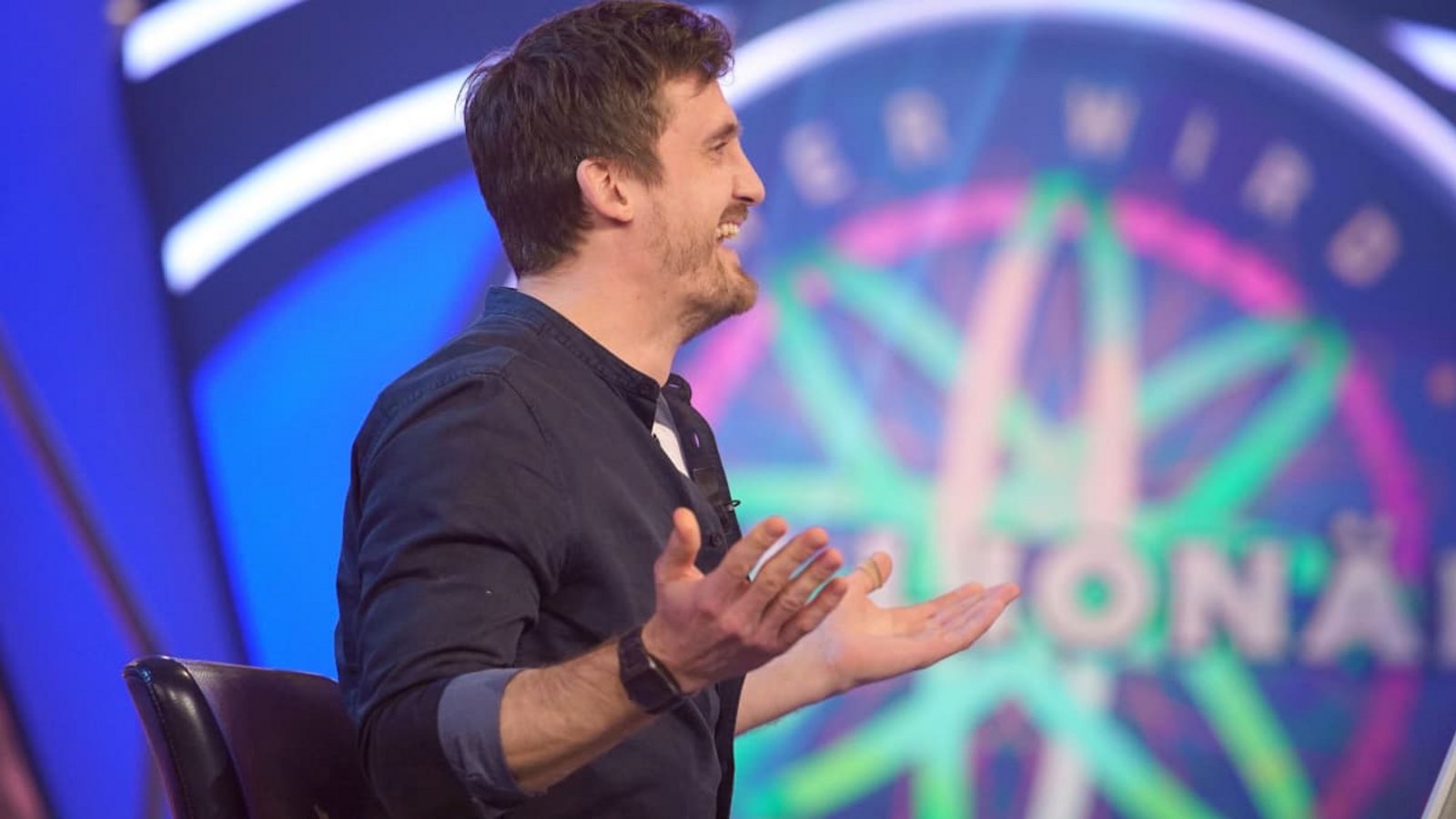 Ronald Tenholte breitet nach dem Gewinn bei der Quizshow "Wer wird Millionär?" die Arme aus. Er war 2020 der bislang letzte Millionengewinner der Sendung.picture alliance/dpa/tvnow | stefan gregorowius Ronald Tenholte breitet nach dem Gewinn bei der Quizshow "Wer wird Millionär?" die Arme aus. Er war 2020 der bislang letzte Millionengewinner der Sendung.picture alliance/dpa/tvnow | stefan gregorowius