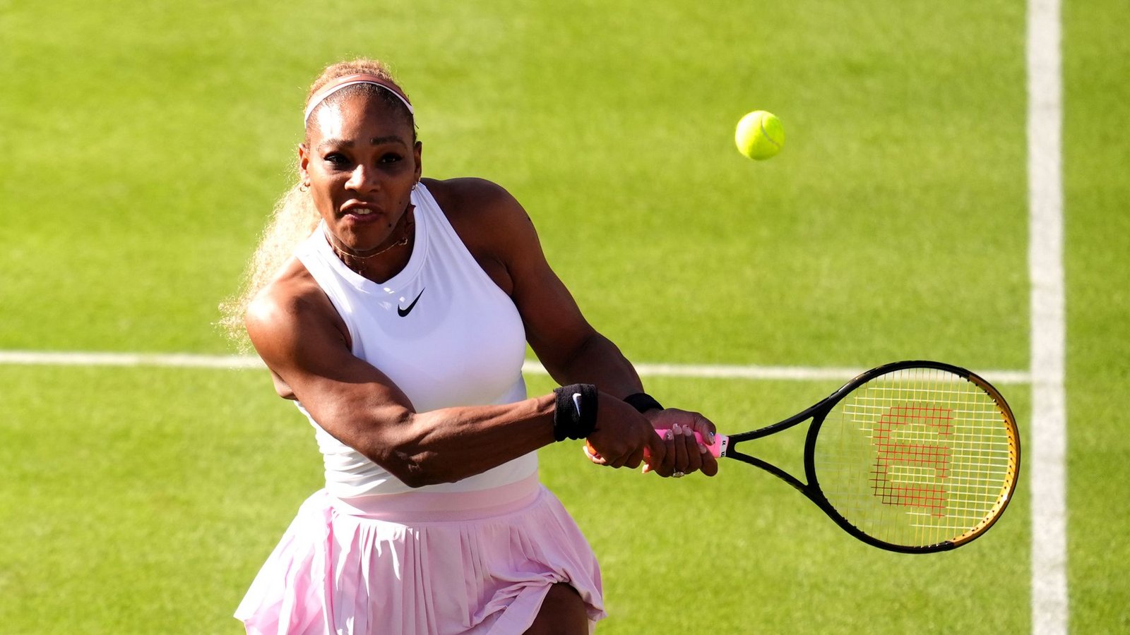 Serena Williams setzt mit einem Sieg im Doppel gleich ein Achtungszeichen.Foto: Adam Davy/PA Wire/dpa Serena Williams setzt mit einem Sieg im Doppel gleich ein Achtungszeichen.Foto: Adam Davy/PA Wire/dpa