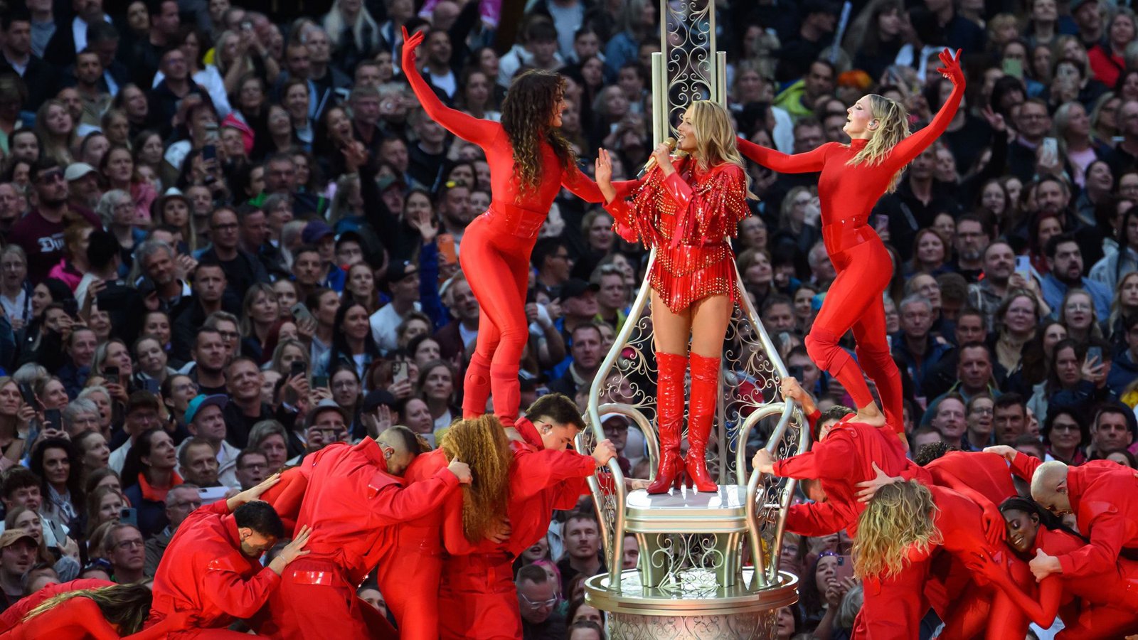 Helene Fischer tritt nicht in Amsterdam, sondern in Arnheim auf. (Archivbild)Foto: Robert Michael/dpa/Robert Michael Helene Fischer tritt nicht in Amsterdam, sondern in Arnheim auf. (Archivbild)Foto: Robert Michael/dpa/Robert Michael