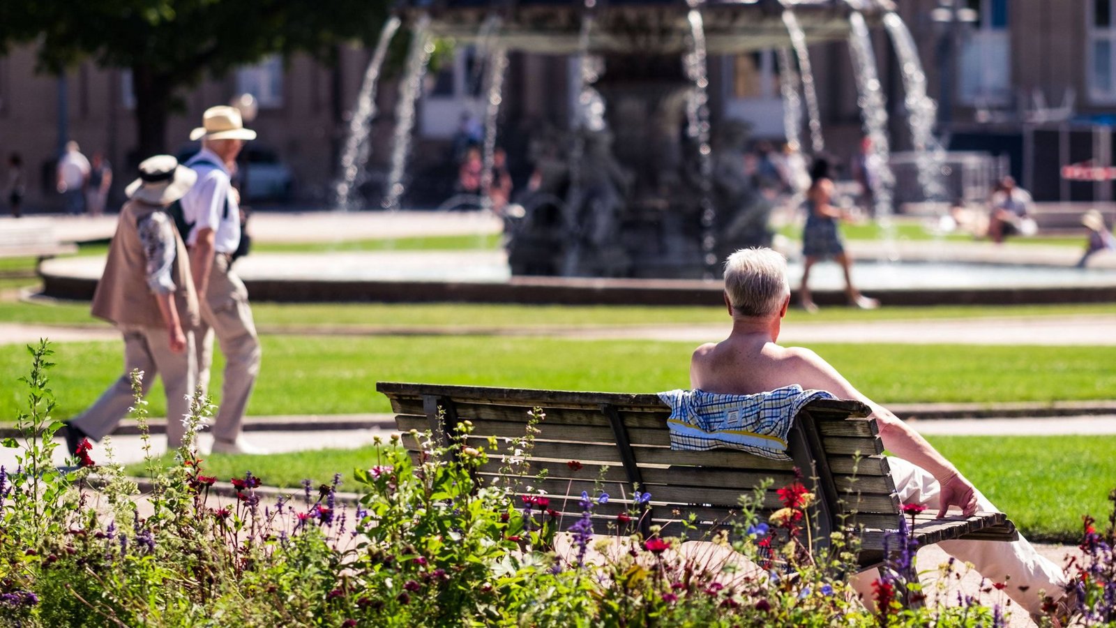Am Dienstag sollen die Temperaturen auf 29 bis 35 Grad steigen. (Archivbild)Foto: imago/Lichtgut Am Dienstag sollen die Temperaturen auf 29 bis 35 Grad steigen. (Archivbild)Foto: imago/Lichtgut