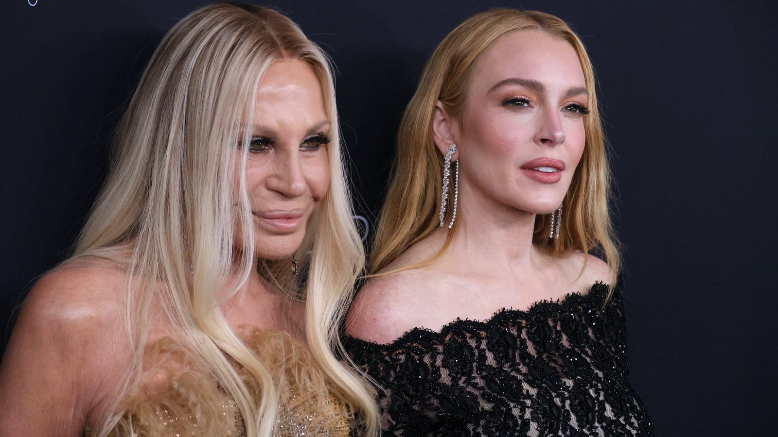 Geballte Frauenpower: Die italienische Modeschöpferin Donatella Versace (links) mit Schauspielerin Lindsay Lohan.Foto: IMAGO/Guerin Charles