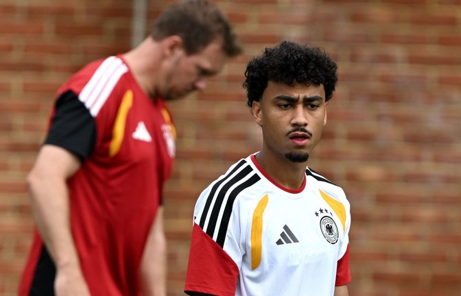 Gute Nachricht für den Bundestrainer (l): Nathaniel Brown ist beim Abschlusstraining dabei.<span class='image-autor'>Foto: Federico Gambarini/dpa</span>