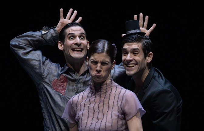 Ein „Nussknacker“, der vor allem Gesichter zum Tanzen bringt: Sandra Bourdais ist Mario Goeckes neue Marie (hier mit Maurus Gauthier und David Lagerqvist)<span class='image-autor'>Foto: Rahi Rezvani</span>