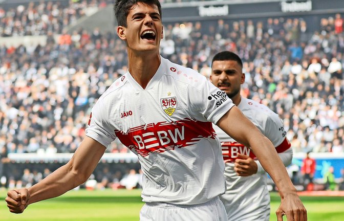Torschütze Chema jubelt, im Hintergrund Deniz Undav<span class='image-autor'>Foto: Baumann</span>