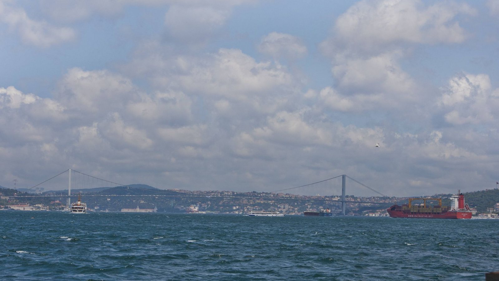 An Bord von zwei Öltankern im Schwarzen Meer ist nach Angaben türkischer Behörden Feuer ausgebrochen (Symbolfoto).Foto: IMAGO/YAY Images/IMAGO/moodboard An Bord von zwei Öltankern im Schwarzen Meer ist nach Angaben türkischer Behörden Feuer ausgebrochen (Symbolfoto).Foto: IMAGO/YAY Images/IMAGO/moodboard