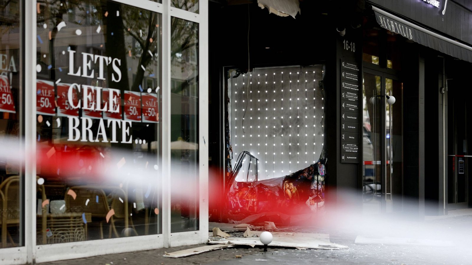 Am Morgen des 16. September 2024 kam es in der Kölner Innenstadt zu einer Explosion an einer Passage neben dem Nachtclub Vanity Club Cologne. Scheiben zerbarsten und Deckenplatten vielen herab, eine Person wurde verletzt. Die Handschrift des Vorfalls erinnert an vergangene Taten der Mocro-Mafia, die aus den Niederlanden ins Rheinland drängt.Foto: Imago/Panama Pictures