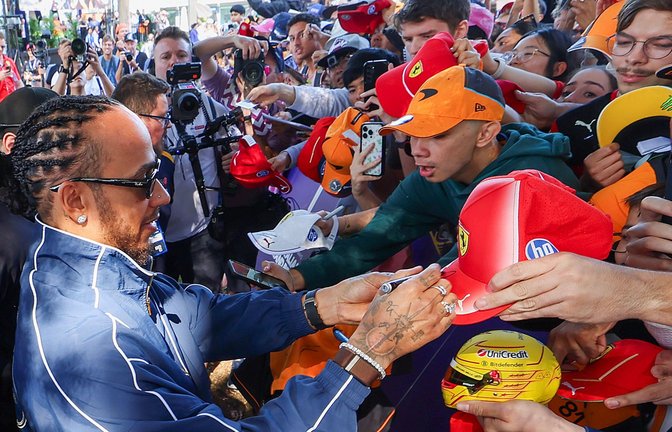 Gefragter Mann in Melbourne: Lewis Hamilton<span class='image-autor'>Foto: IMAGO/PsnewZ</span>