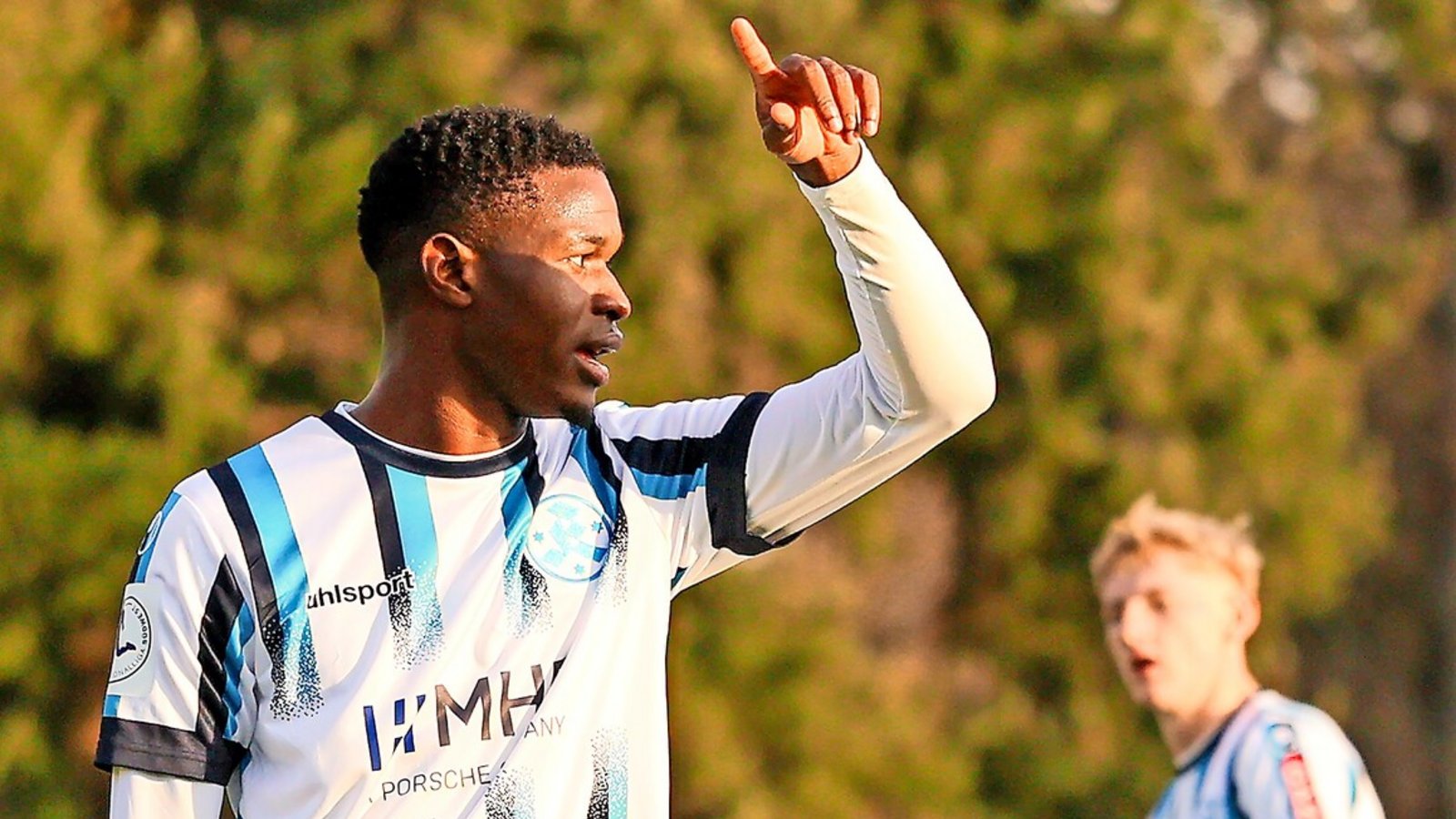 Abdoulie Mboob konnte bisher nur in Testspielen für die Stuttgarter Kickers am Ball sein.Foto: Baumann Abdoulie Mboob konnte bisher nur in Testspielen für die Stuttgarter Kickers am Ball sein.Foto: Baumann