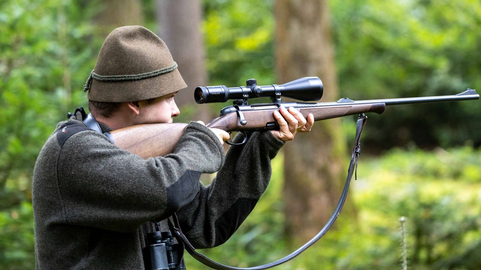Für Jäger gibt es bei Langwaffen keine Obergrenze. Kurzwaffen dürfen sie maximal zwei besitzen, in wenigen Einzelfällen auch mehr.Foto: Imago/Daniel Scharinger