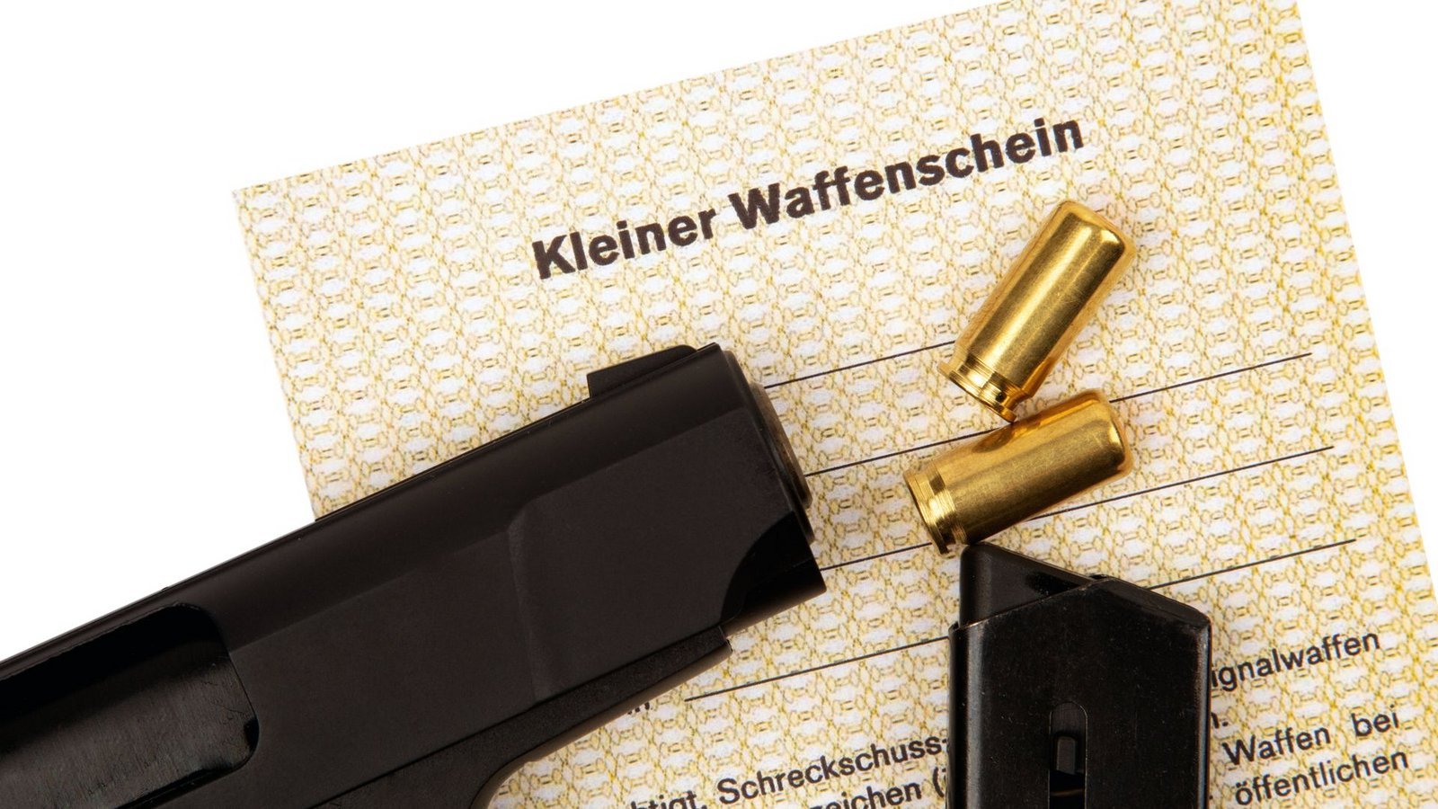 Mit dem Kleinen Waffenschein ist das Führen von  Schreckschusspistolen erlaubt. (Symbolbild)Foto: imago//Birgit Reitz-Hofmann
