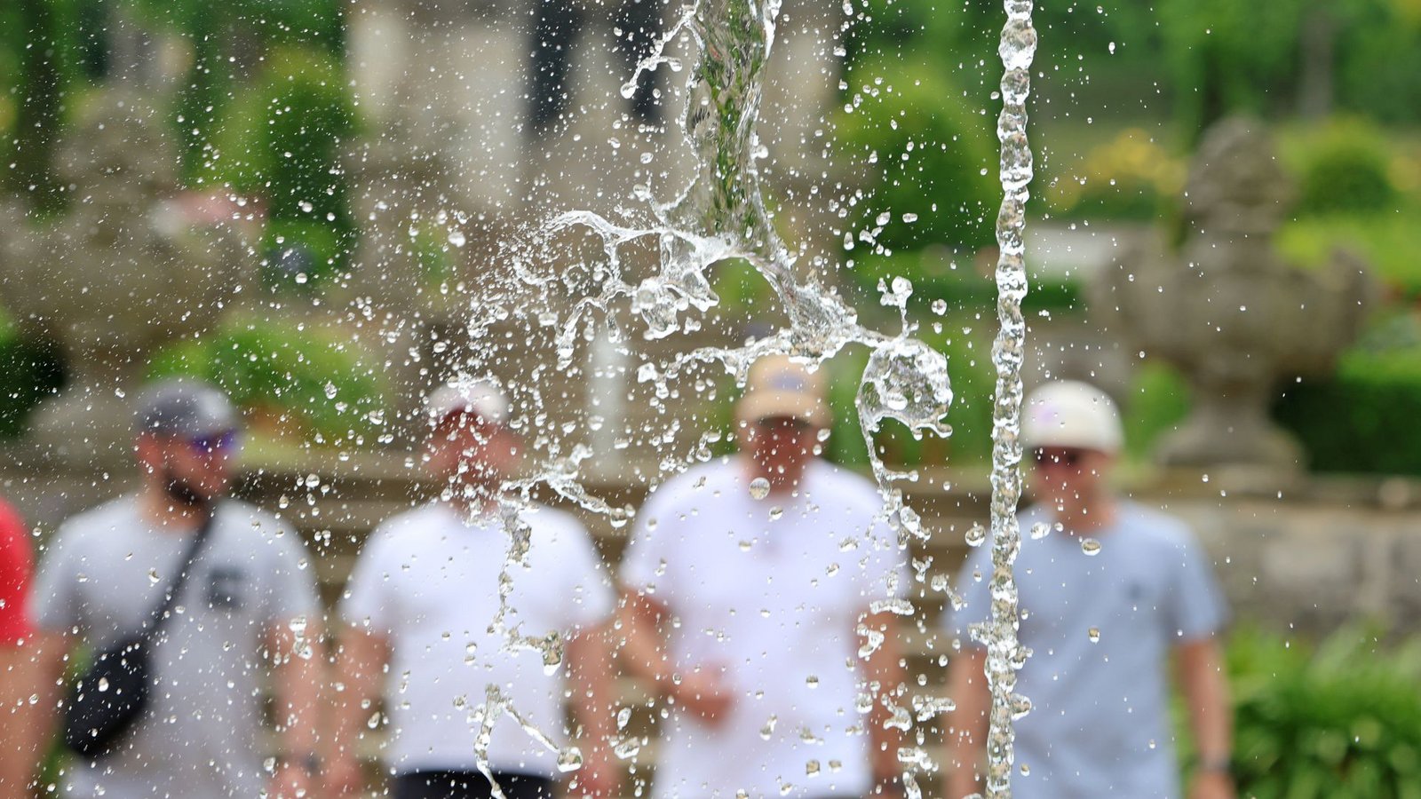 Die 30-Grad-Marke wird am Wochenende vielerorts geknackt.Foto: Matthias Bein/dpa/Matthias Bein Die 30-Grad-Marke wird am Wochenende vielerorts geknackt.Foto: Matthias Bein/dpa/Matthias Bein