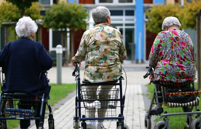 In der Altersgruppe 90plus sind aktuell drei Viertel der Menschen pflegebedürftig.<span class='image-autor'>Foto: dpa/Oliver Berg</span>