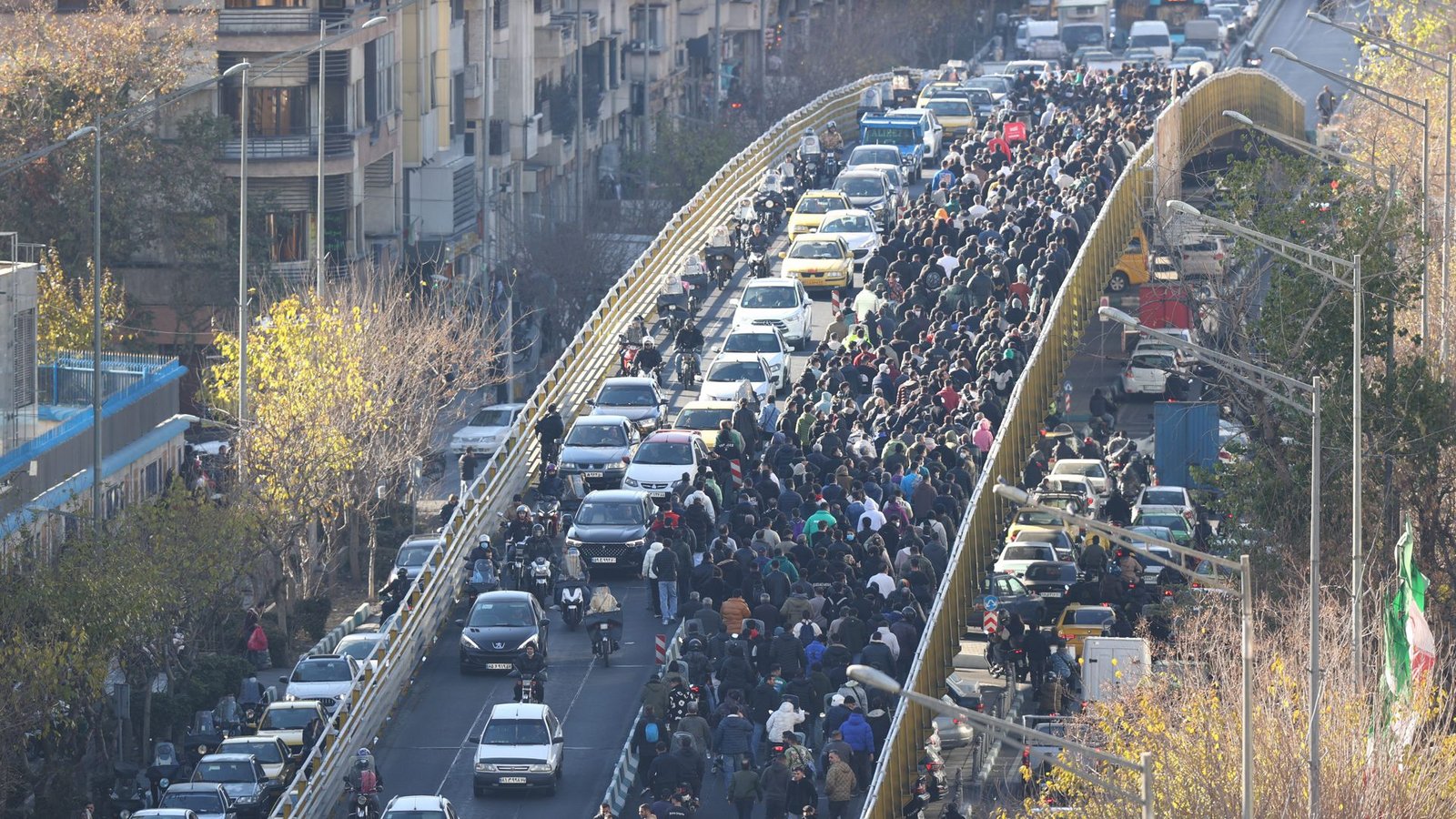 Demonstrationen gegen das Mullah-Regime, wie hier unmittelbar vor dem Jahreswechsel, erschüttern Teheran.Foto: -/Fars News Agency/AP/dpa
