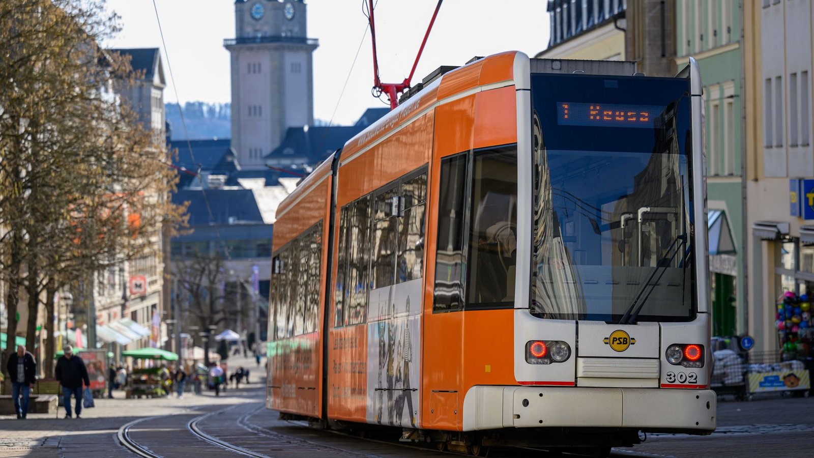 Vor Ort wird oft das Geld knapp für wichtige Dienstleistungen, so etwa für die Verkehrsbetriebe. (Symbolbild)Foto: Hendrik Schmidt/dpa Vor Ort wird oft das Geld knapp für wichtige Dienstleistungen, so etwa für die Verkehrsbetriebe. (Symbolbild)Foto: Hendrik Schmidt/dpa