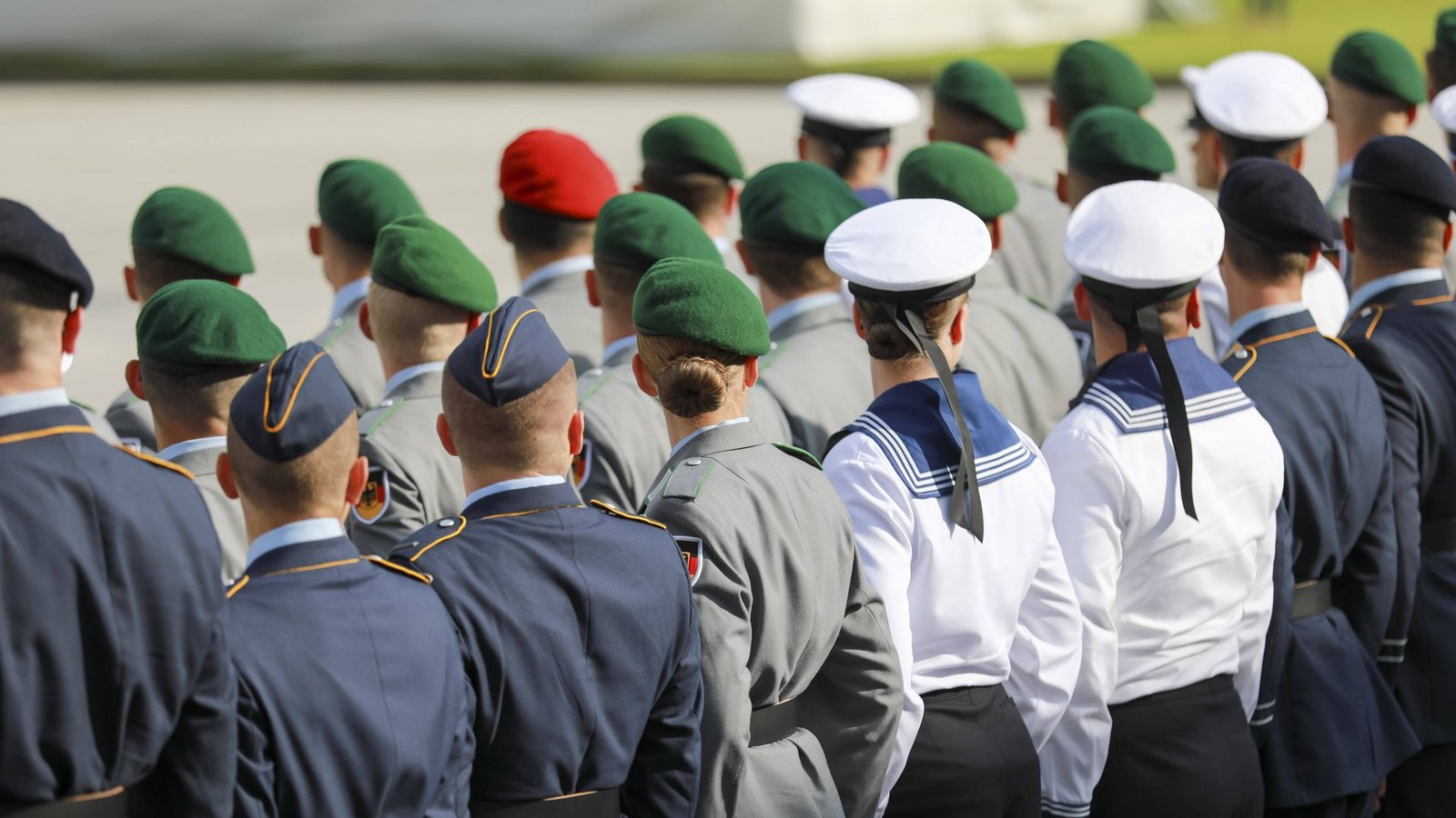 Immer wieder werden auch Einrichtungen der Bundeswehr ausspioniert.Foto: imago/A. Friedrichs