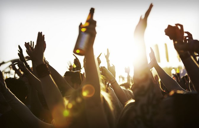 Die fremdenfeindliche Abwandlung des Songs „L‘amour toujours“ hat bundesweit für Polizeieinsätze gesorgt. In mehreren deutschen Städten wurde der Titel am Rande von Feierlichkeiten in Verbindung mit „Ausländer raus“-Parolen gegrölt (Symbolfoto).<span class='image-autor'>Foto: Imago/
Ingimage</span>