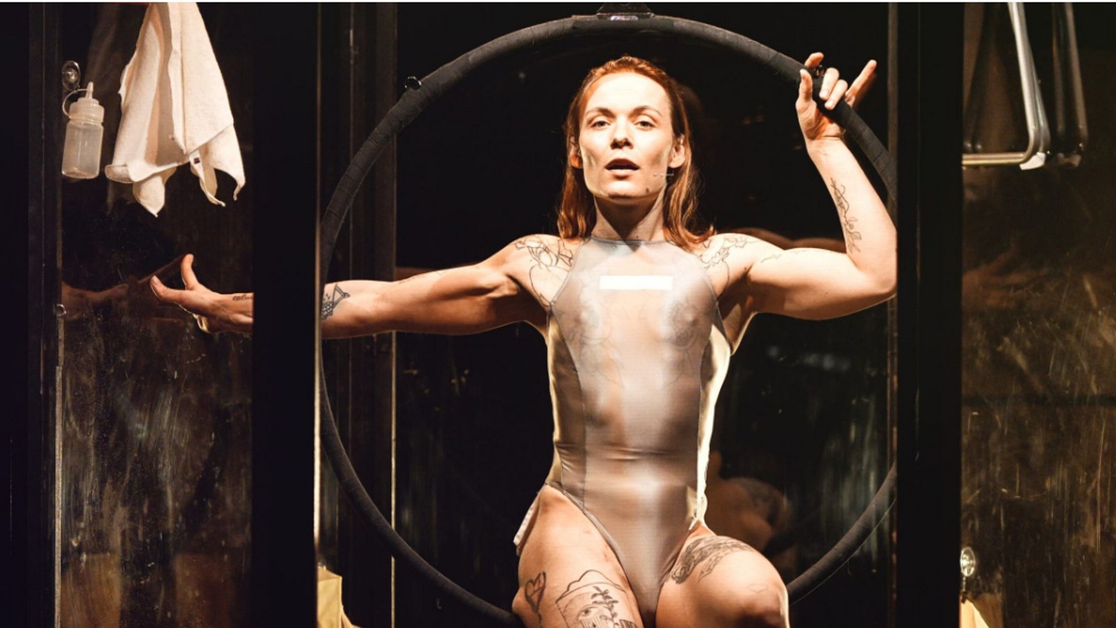 River Roux hinterfragt in ihrer Solo-Performance „Juice“ den genormten Blick auf Geschlechter.Foto: Fotonoid