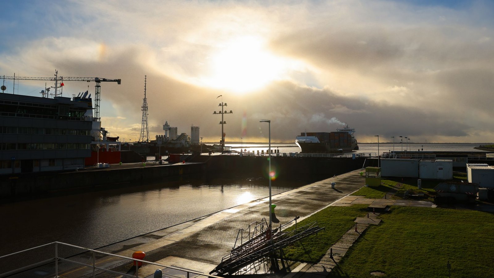 Den Nord-Ostsee-Kanal nutzen wieder mehr Schiffe. (Archivbild)Foto: Christian Charisius/dpa