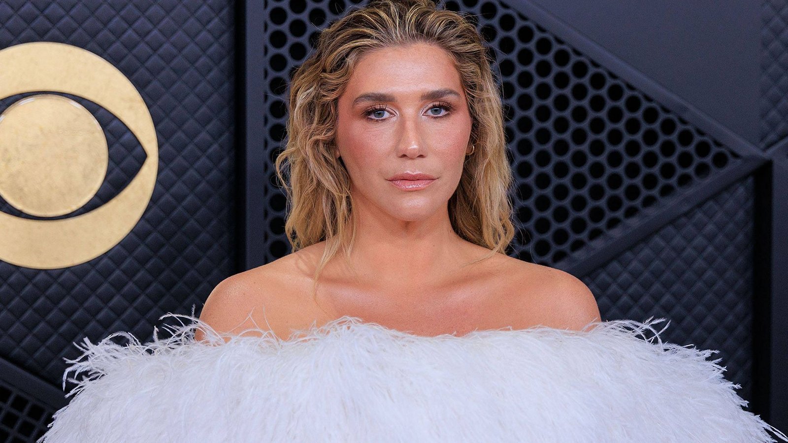 Schön kuschelig: das Outfit von Sängerin Kesha.Foto: IMAGO/ZUMA Press Wire Schön kuschelig: das Outfit von Sängerin Kesha.Foto: IMAGO/ZUMA Press Wire