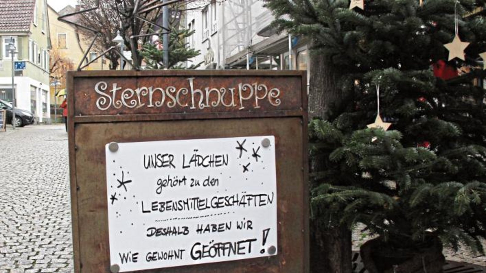 Wer darf öffnen, wer muss schließen? Damit es erst gar keine Verwirrungen gibt, schafft die Sternschnuppe in Vaihingen mit diesem Hinweis Klarheit. Foto: Rostek Wer darf öffnen, wer muss schließen? Damit es erst gar keine Verwirrungen gibt, schafft die Sternschnuppe in Vaihingen mit diesem Hinweis Klarheit. Foto: Rostek