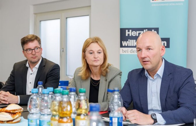 Albrecht Stickel, Regina Dvořák-Vučetić und Marc Biadacz (v.l.) bei der Sommerpressekonferenz der CDU in Böblingen.<span class='image-autor'>Stefanie Schlecht</span>