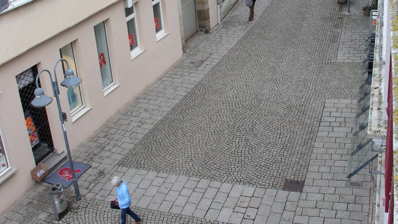 Die Fußgängerzone am Mittwochnachmittag: „Shopping alleine zieht nicht mehr.“ Foto: Rieger