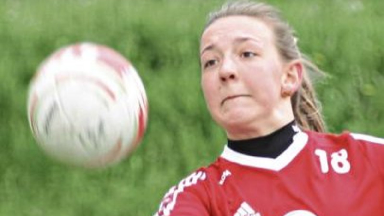 Merle Bremer kämpft mit den Faustballerinnen des TV Vaihingen um den Aufstieg in die 2. Bundesliga Süd. Foto: Nachreiner Merle Bremer kämpft mit den Faustballerinnen des TV Vaihingen um den Aufstieg in die 2. Bundesliga Süd. Foto: Nachreiner