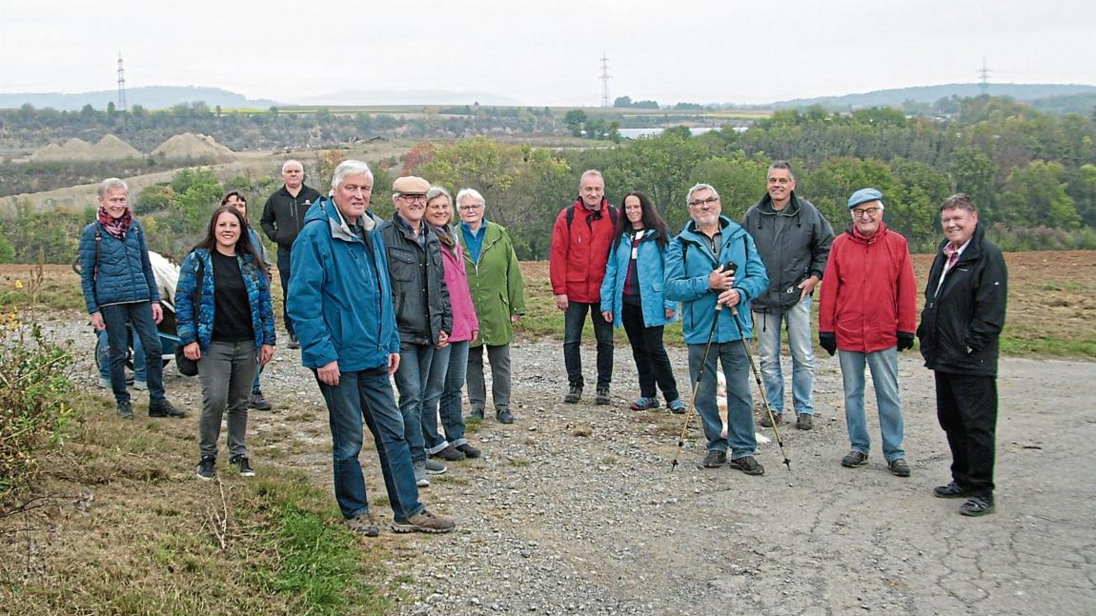 Bei der ersten Themenwanderung des Bürgervereins ging es in Richtung Roßwag. Foto: Stahlfeld Bei der ersten Themenwanderung des Bürgervereins ging es in Richtung Roßwag. Foto: Stahlfeld