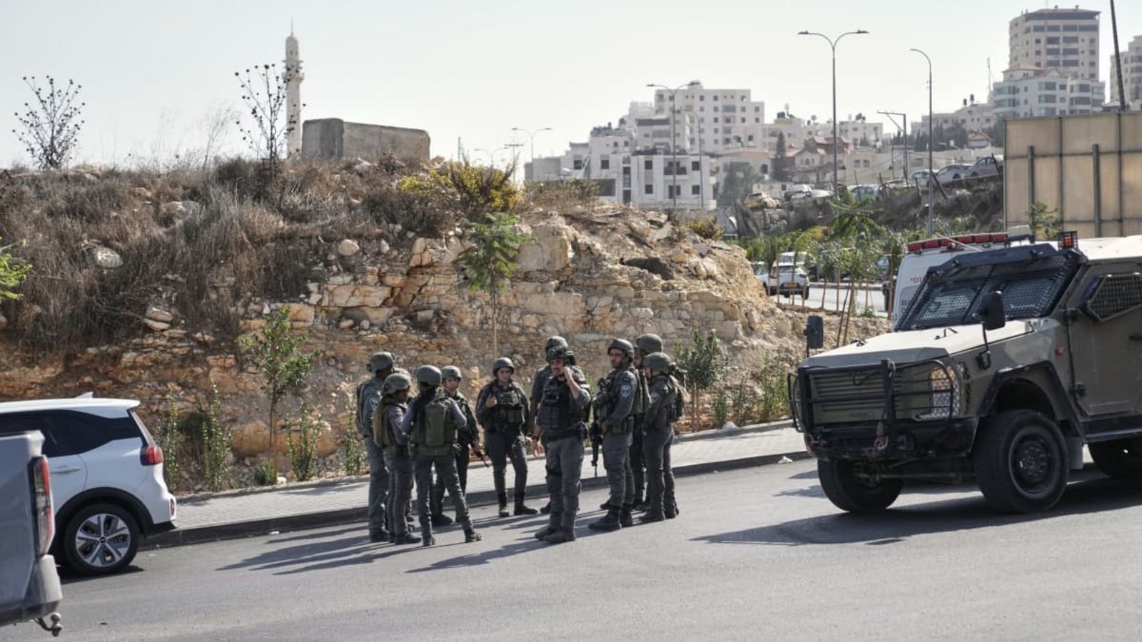 Israel startet nach eigenen Angaben eine Anti-Terror-Operation» im Raum Hebron.Mahmoud Illean/AP/dpa Israel startet nach eigenen Angaben eine Anti-Terror-Operation» im Raum Hebron.Mahmoud Illean/AP/dpa