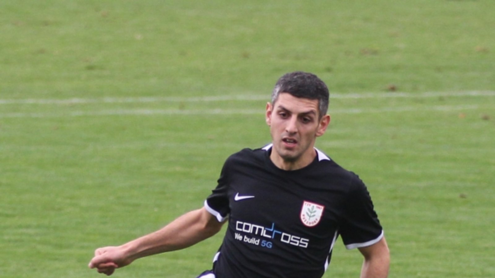Fussball, Männer, Bezirksliga, Saison 2023/2024, Nussdorf, Hessigheim (rot), Sinan Yilmaz (schwarz), Foto: Dittrich