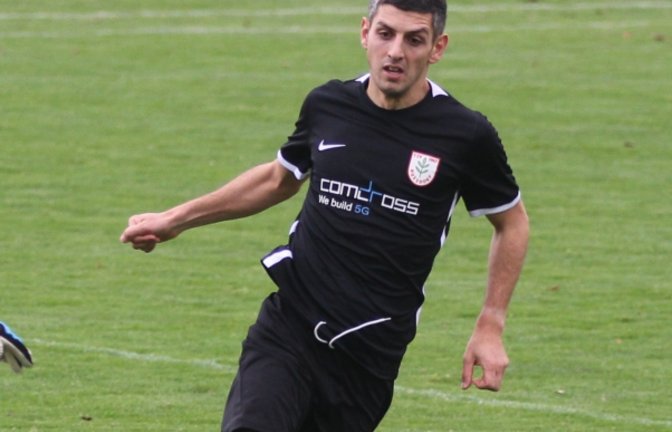 Fussball, Männer, Bezirksliga, Saison 2023/2024, Nussdorf, Hessigheim (rot), Sinan Yilmaz (schwarz), Foto: Dittrich